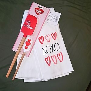 Valentine's Day RAE DUNN kitchen towel and spatula set ❤️